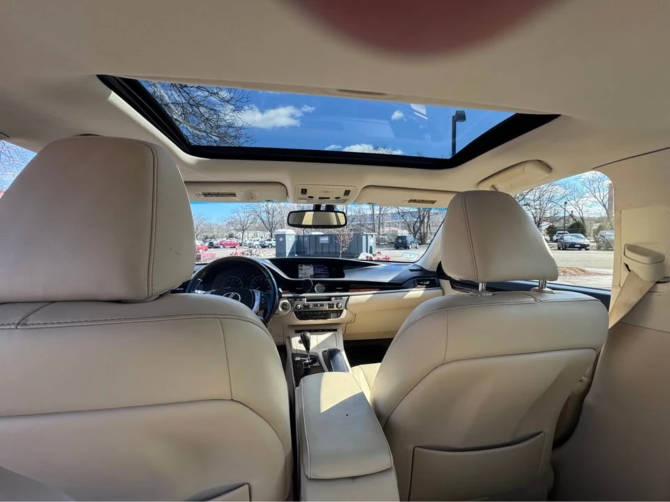 2015 Lexus ES 6th Gen - Image 9 of 18