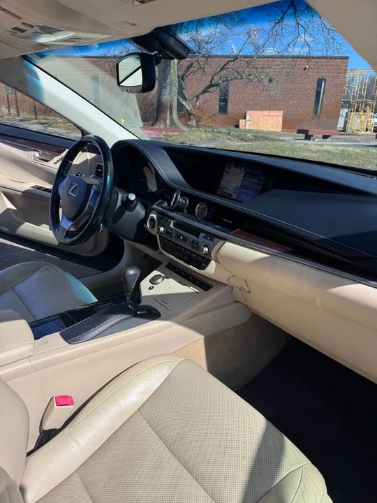 2015 Lexus ES 6th Gen - Image 10 of 18