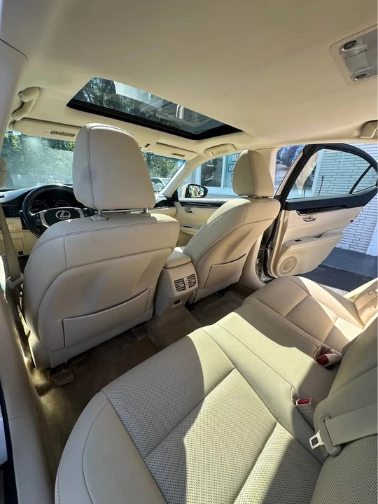 2015 Lexus ES 6th Gen - Image 9 of 10