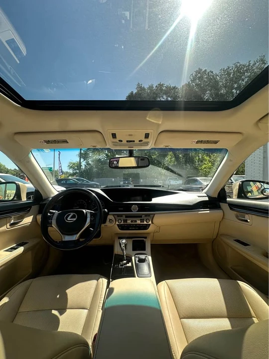 2015 Lexus ES 6th Gen - Image 10 of 10