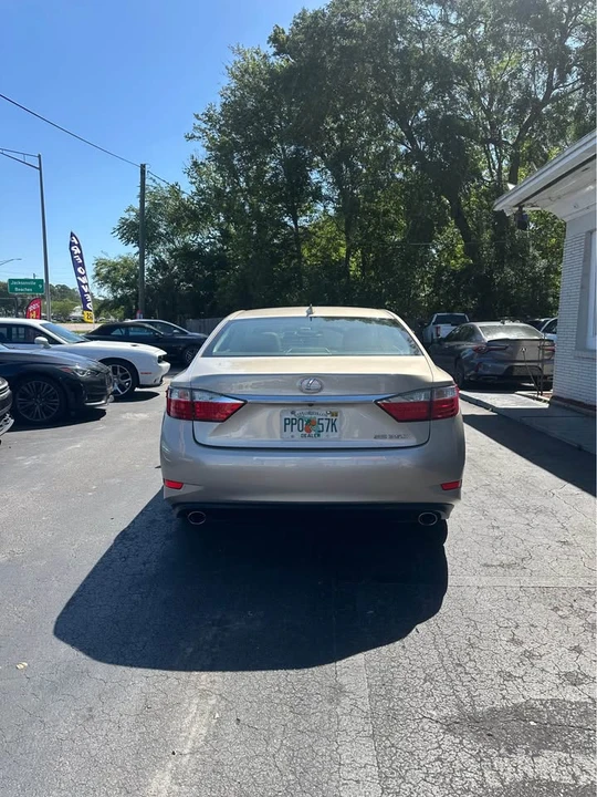 2015 Lexus ES 6th Gen - Image 5 of 10