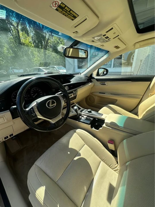 2015 Lexus ES 6th Gen - Image 8 of 10