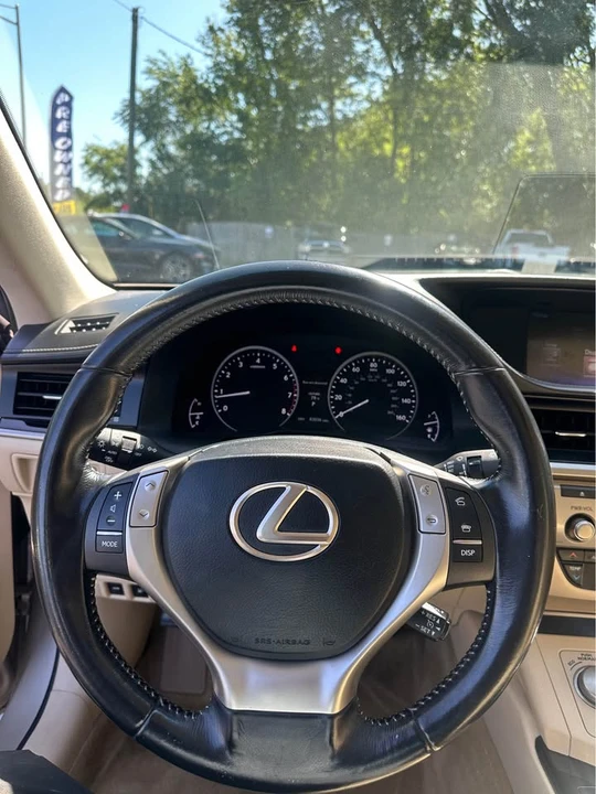 2015 Lexus ES 6th Gen - Image 7 of 10
