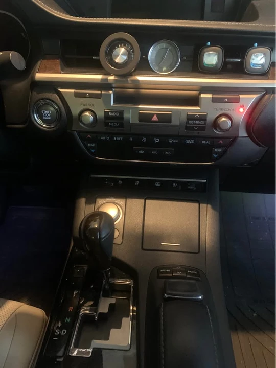 2015 Lexus ES 6th Gen - Image 12 of 14