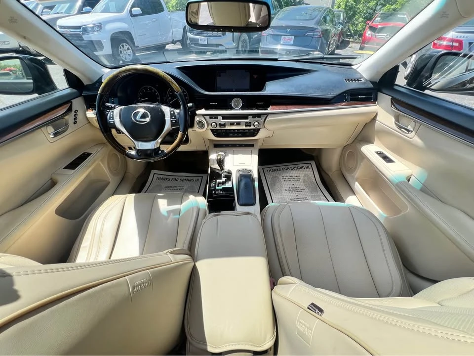 2015 Lexus ES 6th Gen - Image 12 of 17