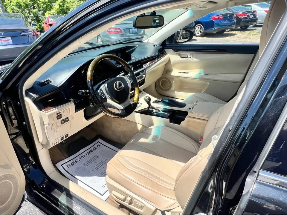 2015 Lexus ES 6th Gen - Image 9 of 17