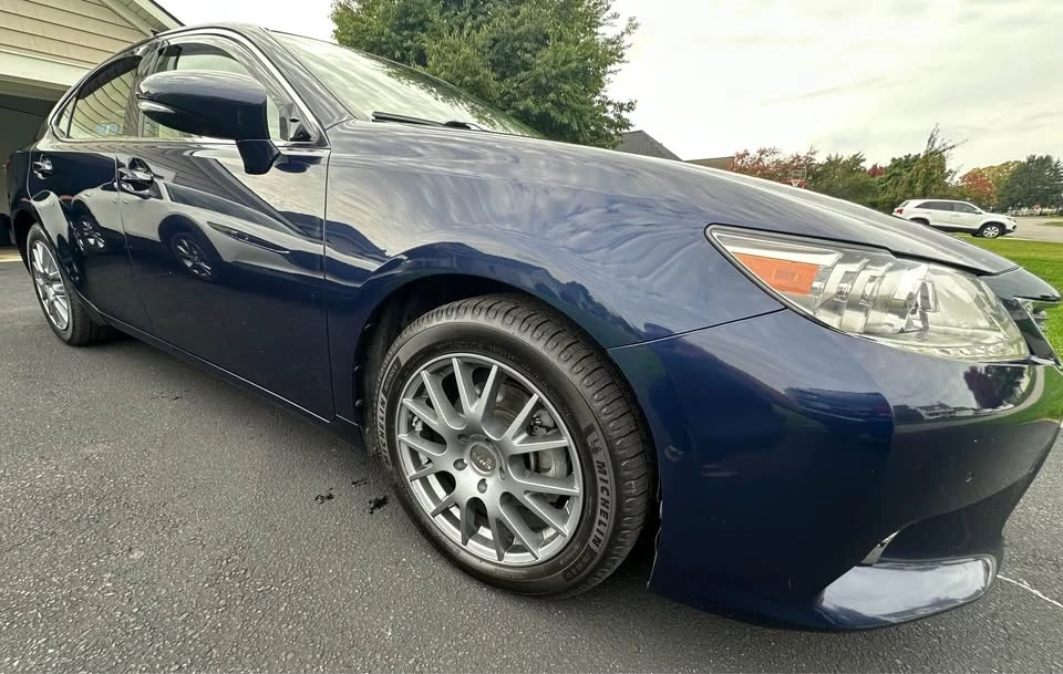 2015 Lexus ES 6th Gen - Image 2 of 20