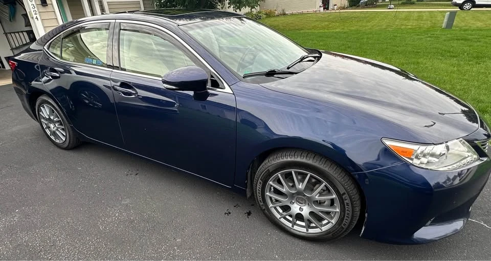2015 Lexus ES 6th Gen - Image 8 of 20