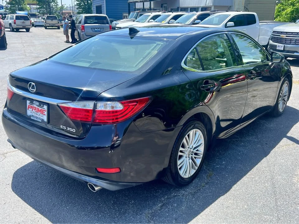 2015 Lexus ES 6th Gen - Image 5 of 17