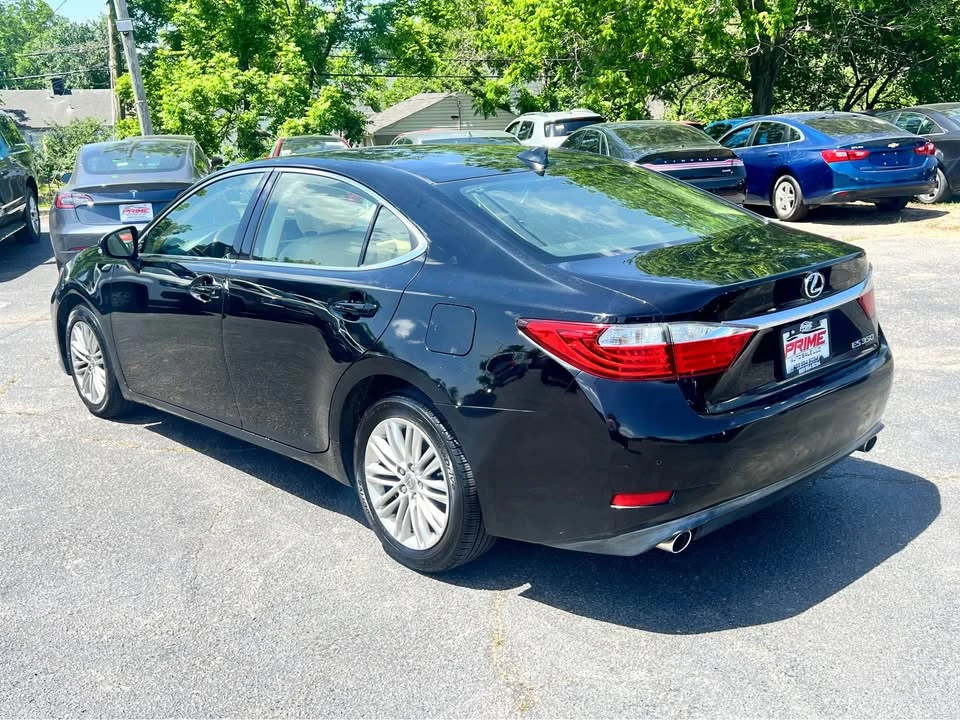 2015 Lexus ES 6th Gen - Image 3 of 17