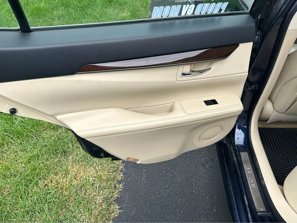 2015 Lexus ES 6th Gen - Image 16 of 20