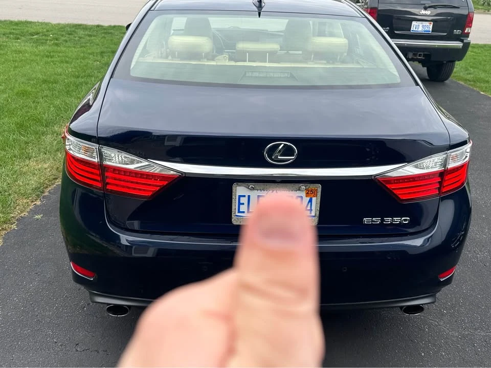 2015 Lexus ES 6th Gen - Image 11 of 20