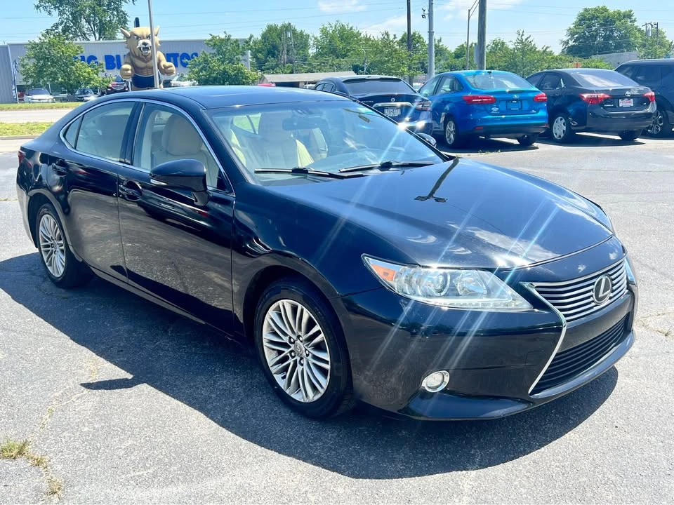 2015 Lexus ES 6th Gen - Image 7 of 17