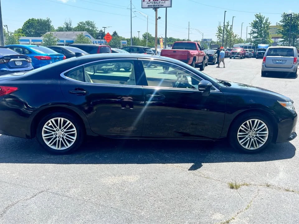 2015 Lexus ES 6th Gen - Image 6 of 17