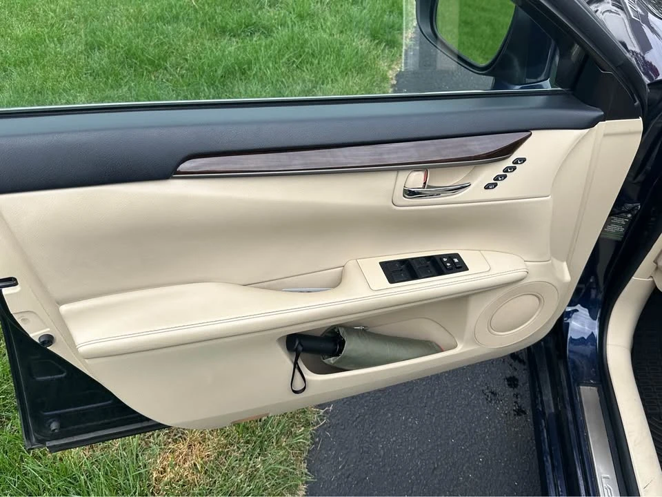 2015 Lexus ES 6th Gen - Image 15 of 20