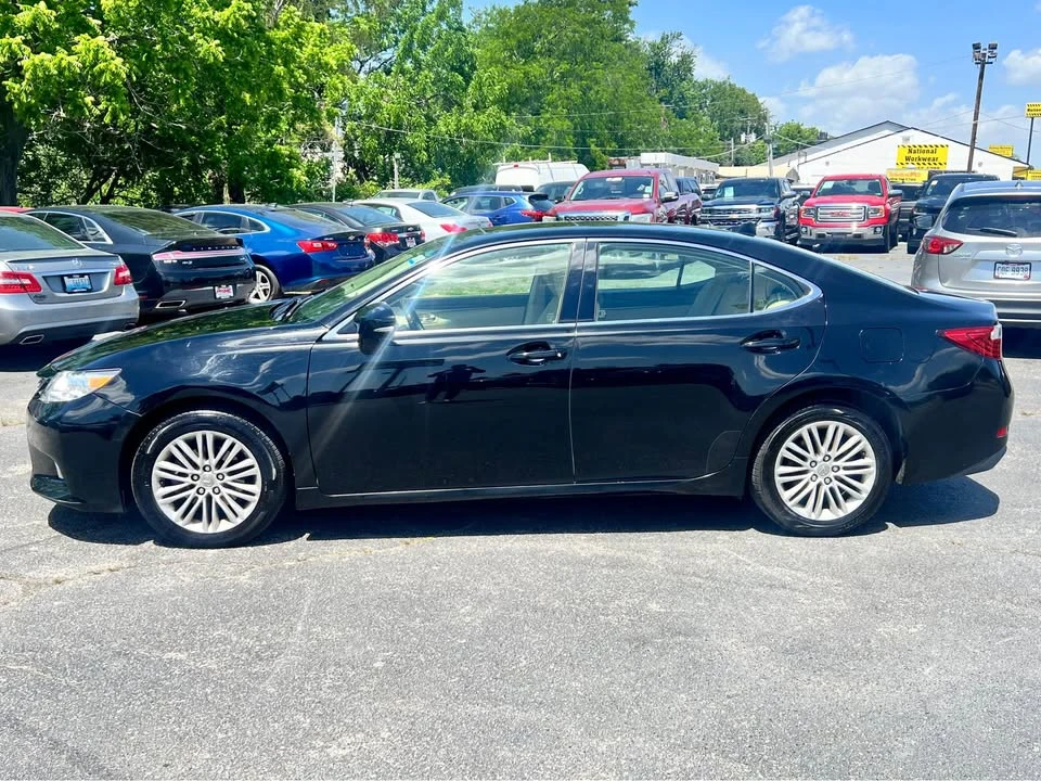 2015 Lexus ES 6th Gen - Image 2 of 17