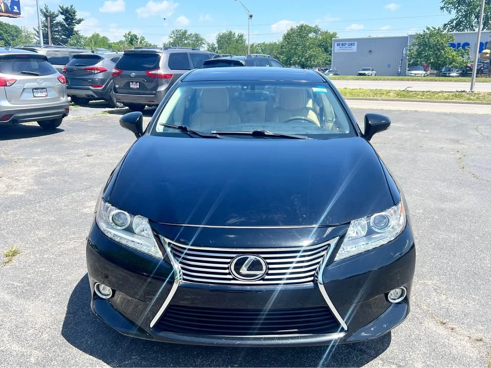 2015 Lexus ES 6th Gen - Image 8 of 17
