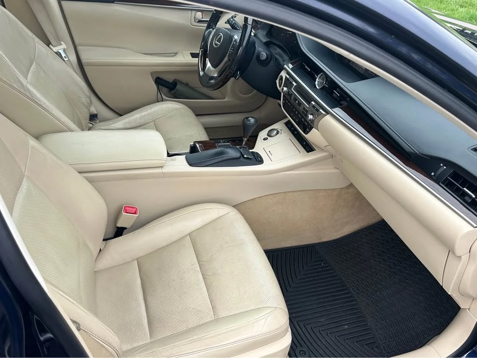 2015 Lexus ES 6th Gen - Image 19 of 20