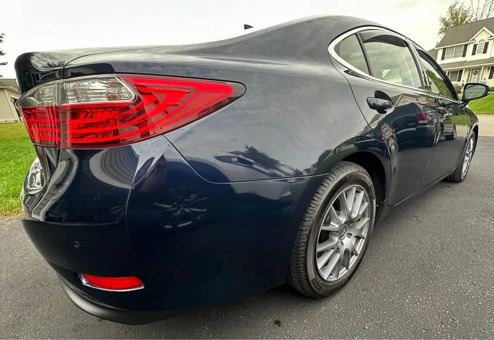 2015 Lexus ES 6th Gen - Image 3 of 20