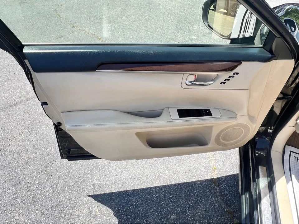 2015 Lexus ES 6th Gen - Image 10 of 17