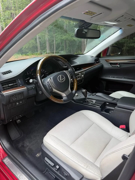2015 Lexus ES 6th Gen - Image 13 of 20