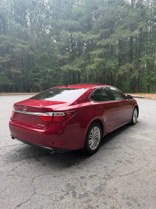2015 Lexus ES 6th Gen - Image 9 of 20
