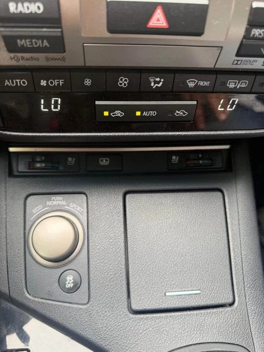2015 Lexus ES 6th Gen - Image 16 of 20