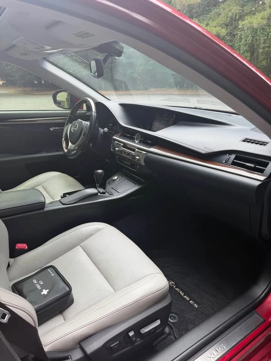 2015 Lexus ES 6th Gen - Image 7 of 20
