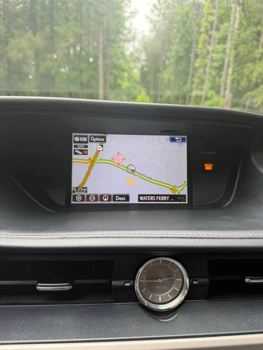 2015 Lexus ES 6th Gen - Image 18 of 20