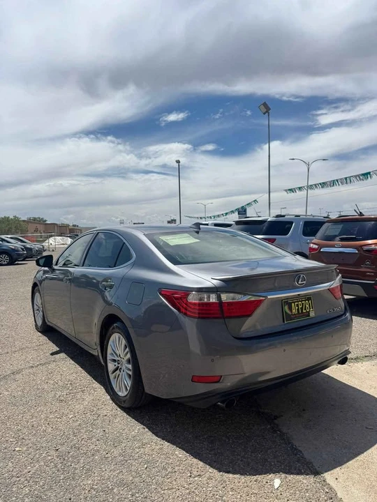 2015 Lexus ES 6th Gen - Image 4 of 8