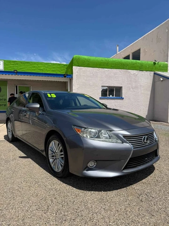 2015 Lexus ES 6th Gen - Image 2 of 8