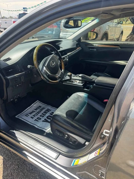 2015 Lexus ES 6th Gen - Image 5 of 8