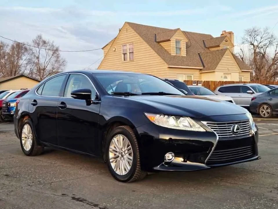 2015 Lexus ES 6th Gen - Image 3 of 18