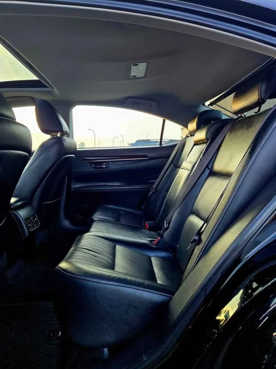 2015 Lexus ES 6th Gen - Image 10 of 18