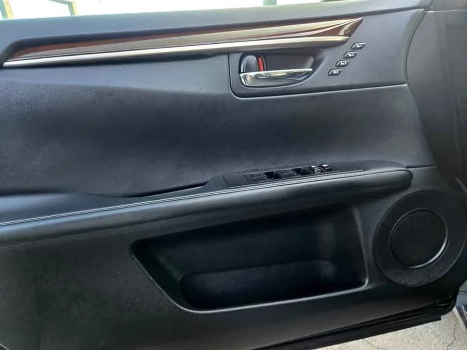 2015 Lexus ES 6th Gen - Image 9 of 18
