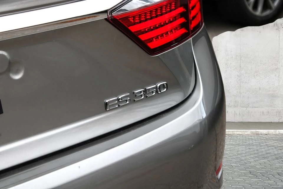 2015 Lexus ES 6th Gen - Image 7 of 10