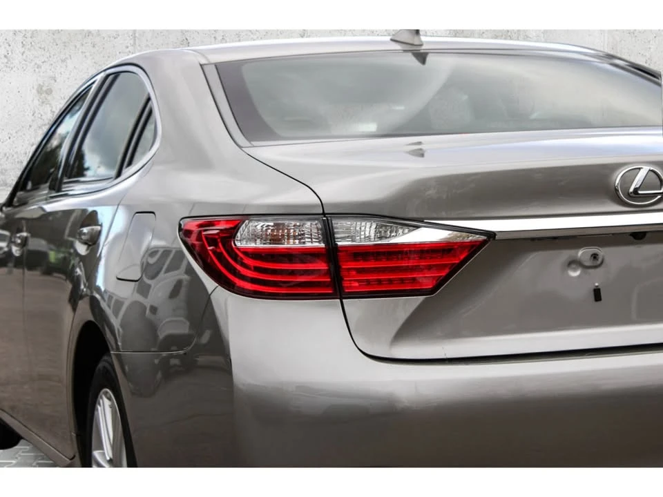 2015 Lexus ES 6th Gen - Image 6 of 10