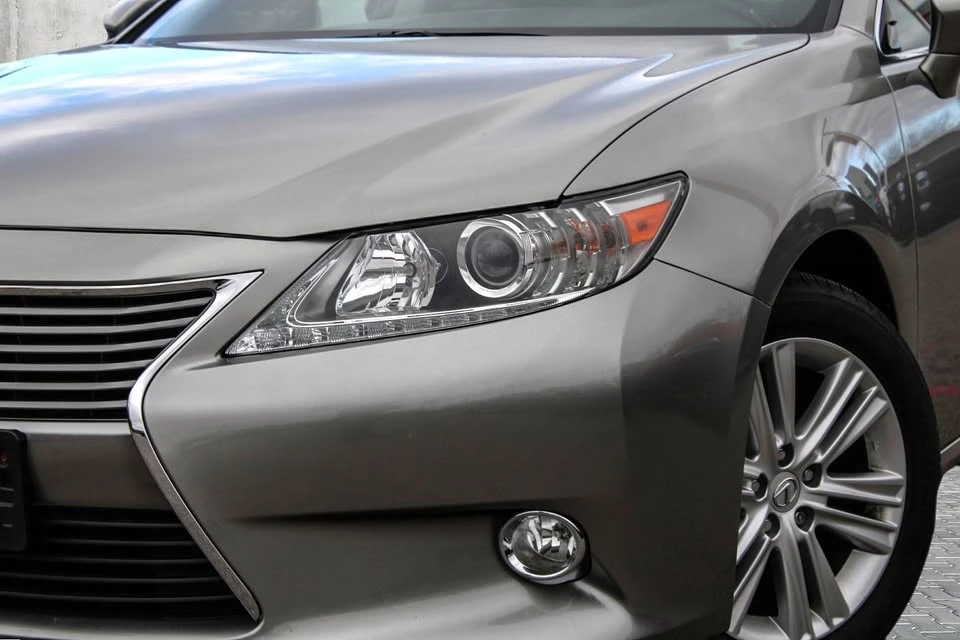 2015 Lexus ES 6th Gen - Image 9 of 10
