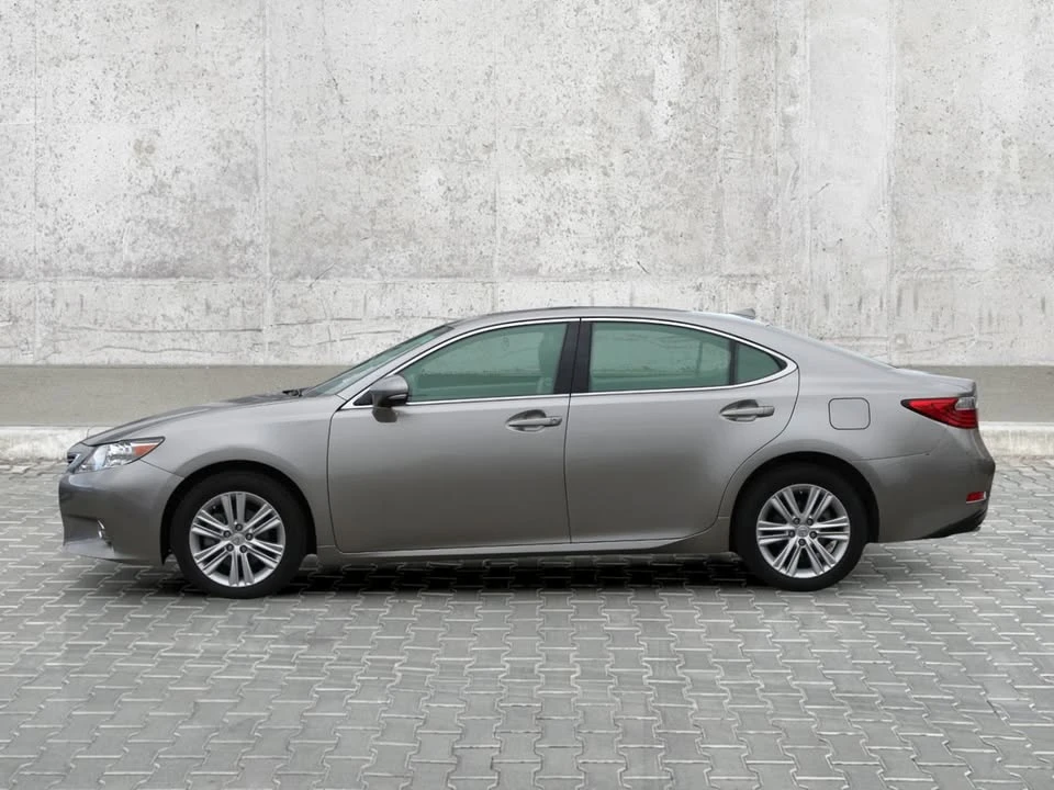 2015 Lexus ES 6th Gen - Image 3 of 10