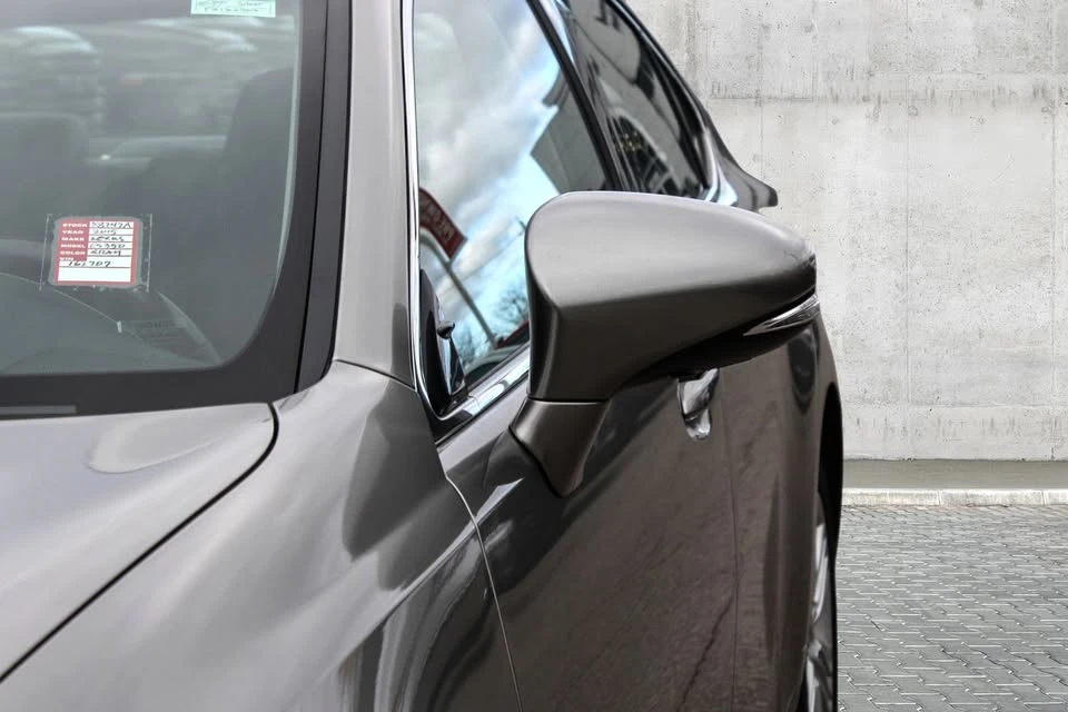 2015 Lexus ES 6th Gen - Image 8 of 10