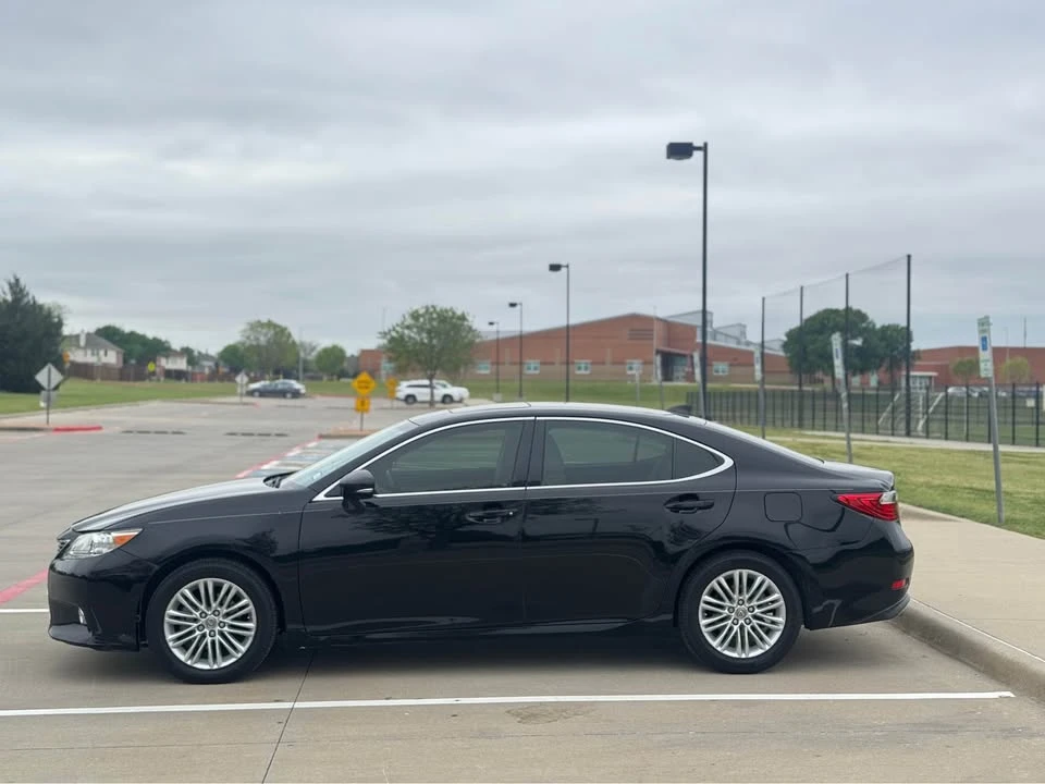 2015 Lexus ES 6th Gen - Image 3 of 13