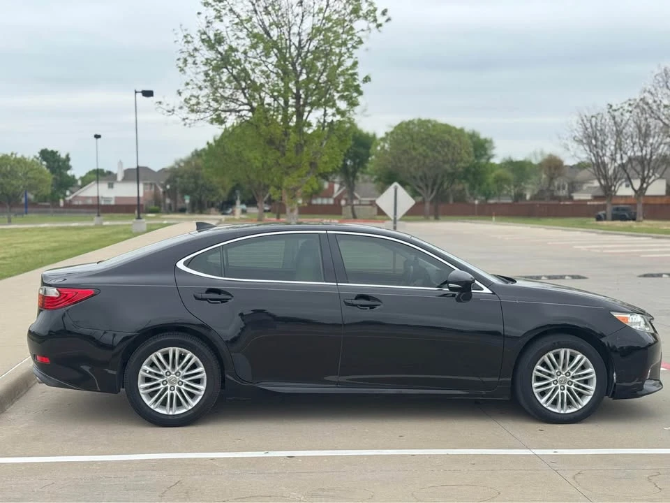 2015 Lexus ES 6th Gen - Image 7 of 13