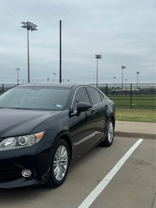 2015 Lexus ES 6th Gen - Image 2 of 13
