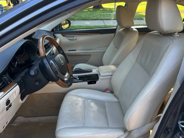 2015 Lexus ES 6th Gen - Image 8 of 13