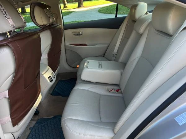 2015 Lexus ES 6th Gen - Image 9 of 13