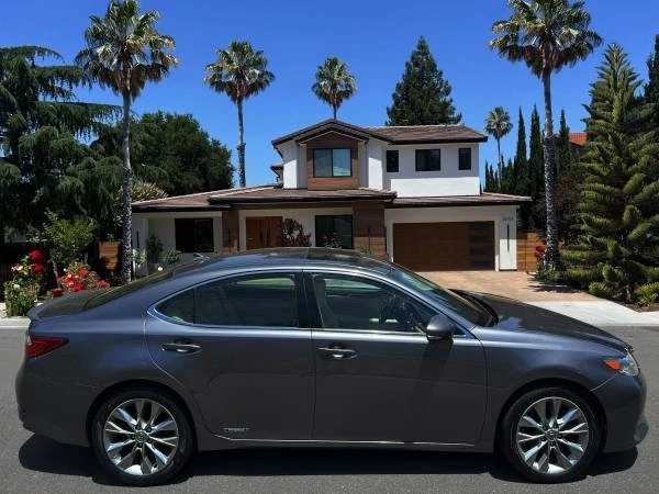 2015 Lexus ES 6th Gen - Image 2 of 13