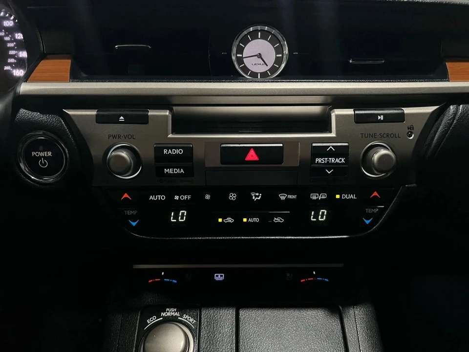 2015 Lexus ES 6th Gen - Image 13 of 17