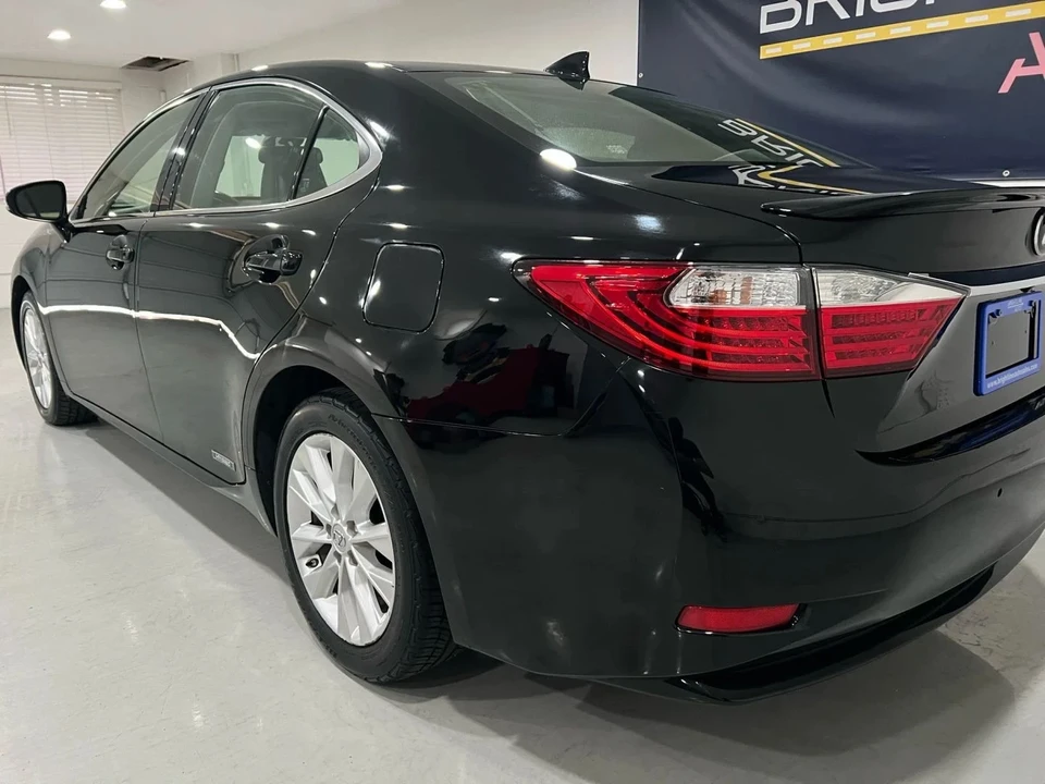 2015 Lexus ES 6th Gen - Image 3 of 17