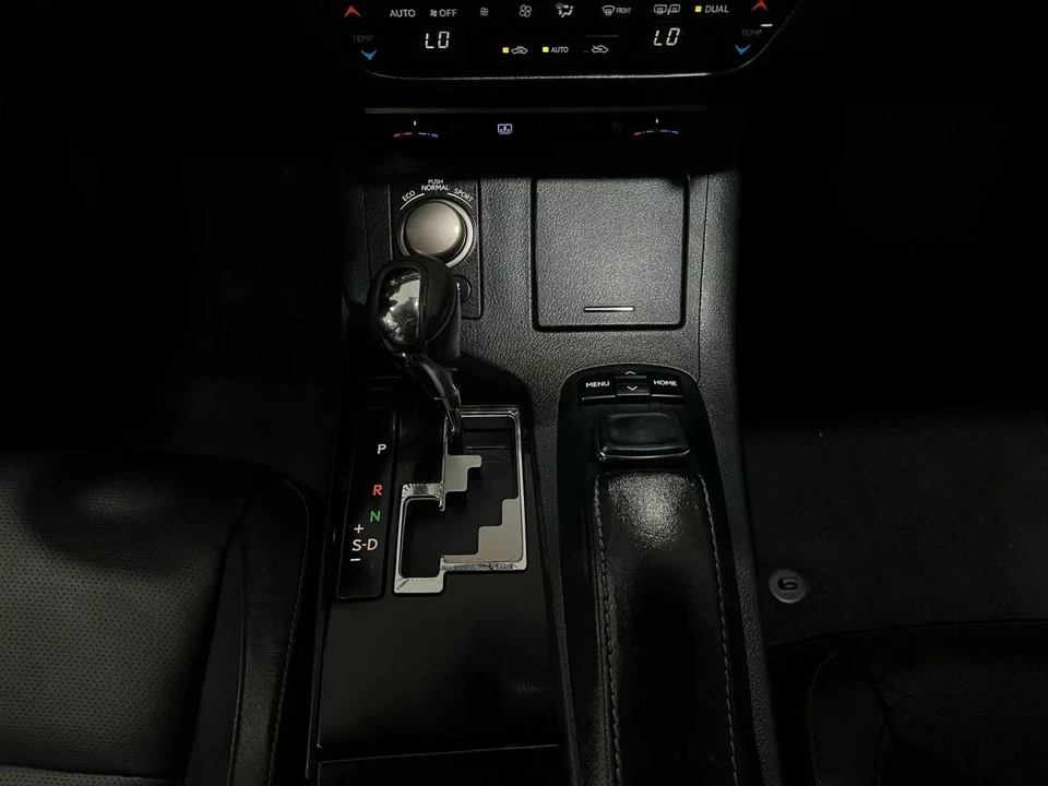 2015 Lexus ES 6th Gen - Image 14 of 17