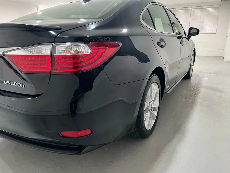 2015 Lexus ES 6th Gen - Image 5 of 17